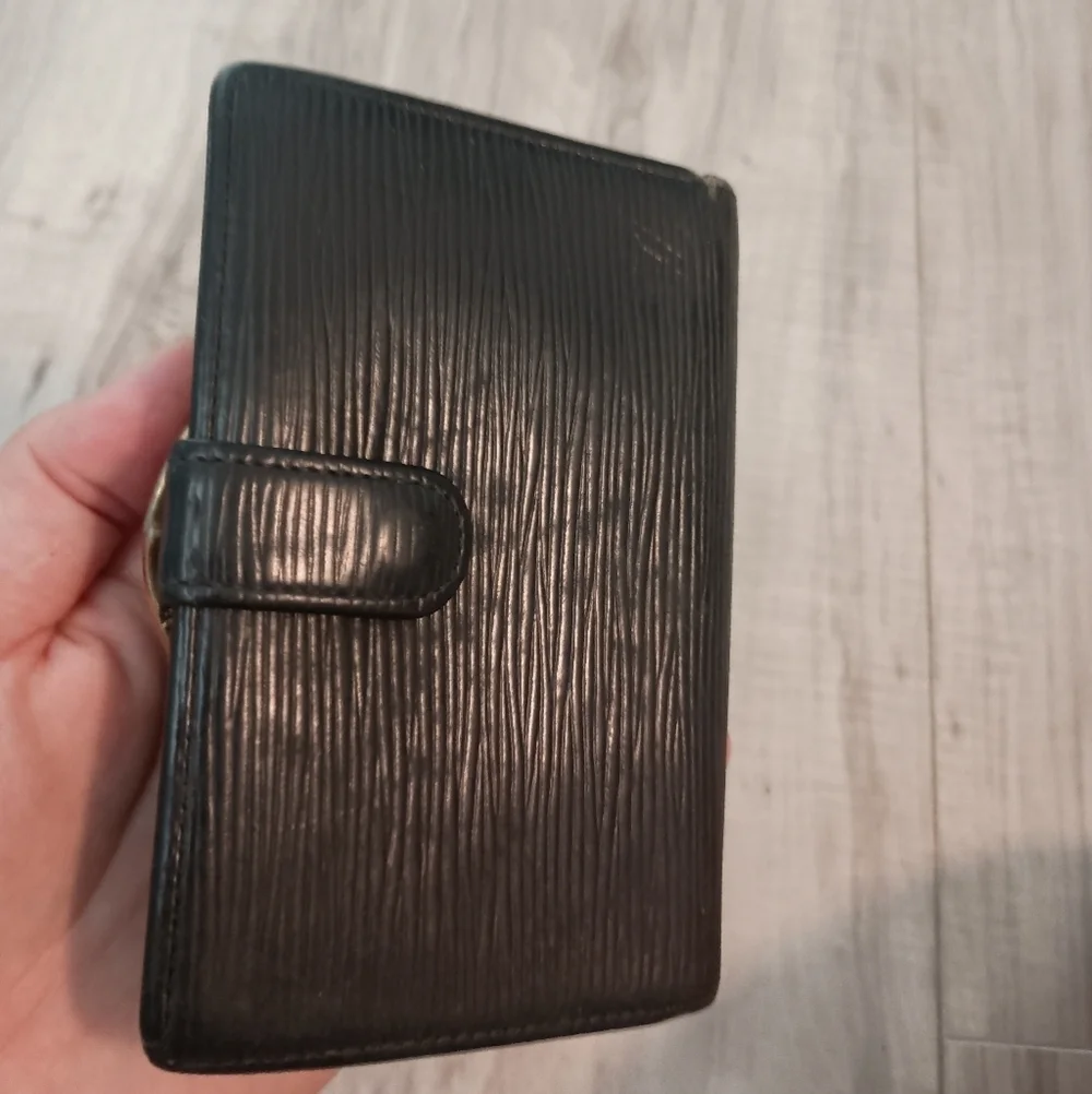 Louis Vuitton LV Epi Porte-Monnaie Viennois Bifold Wallet Noir Men
